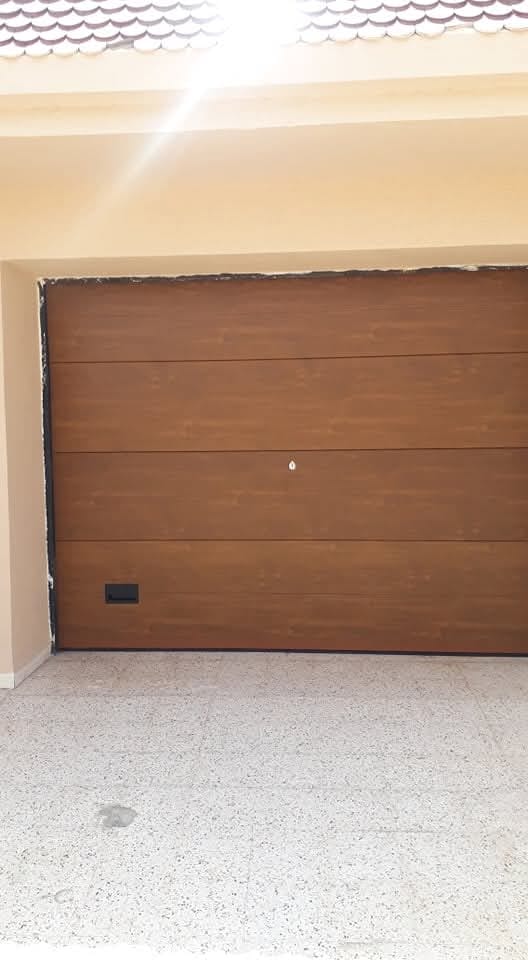 Porte de garage sectionnelle — villa