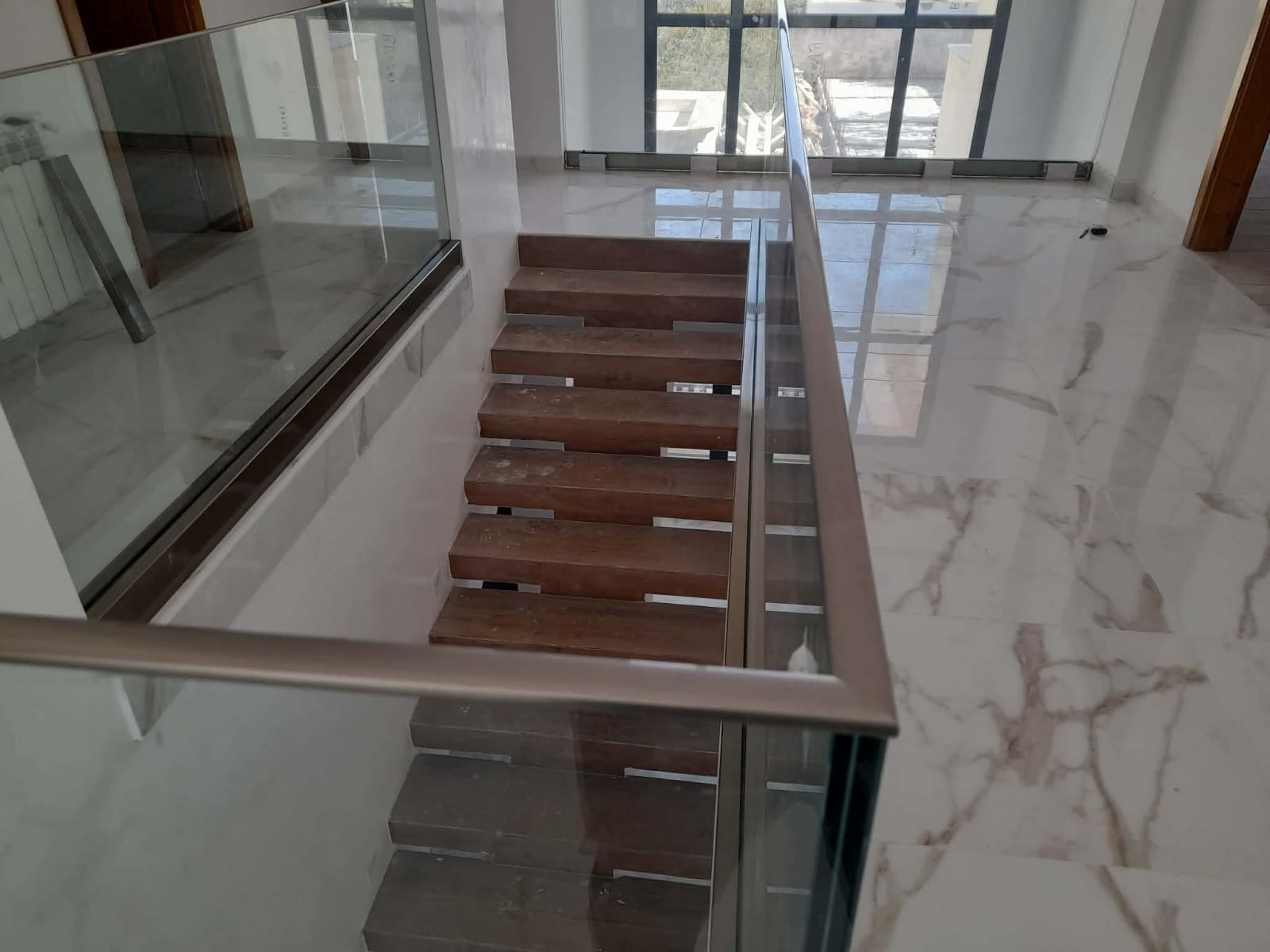Garde-corps en verre — main courante inox